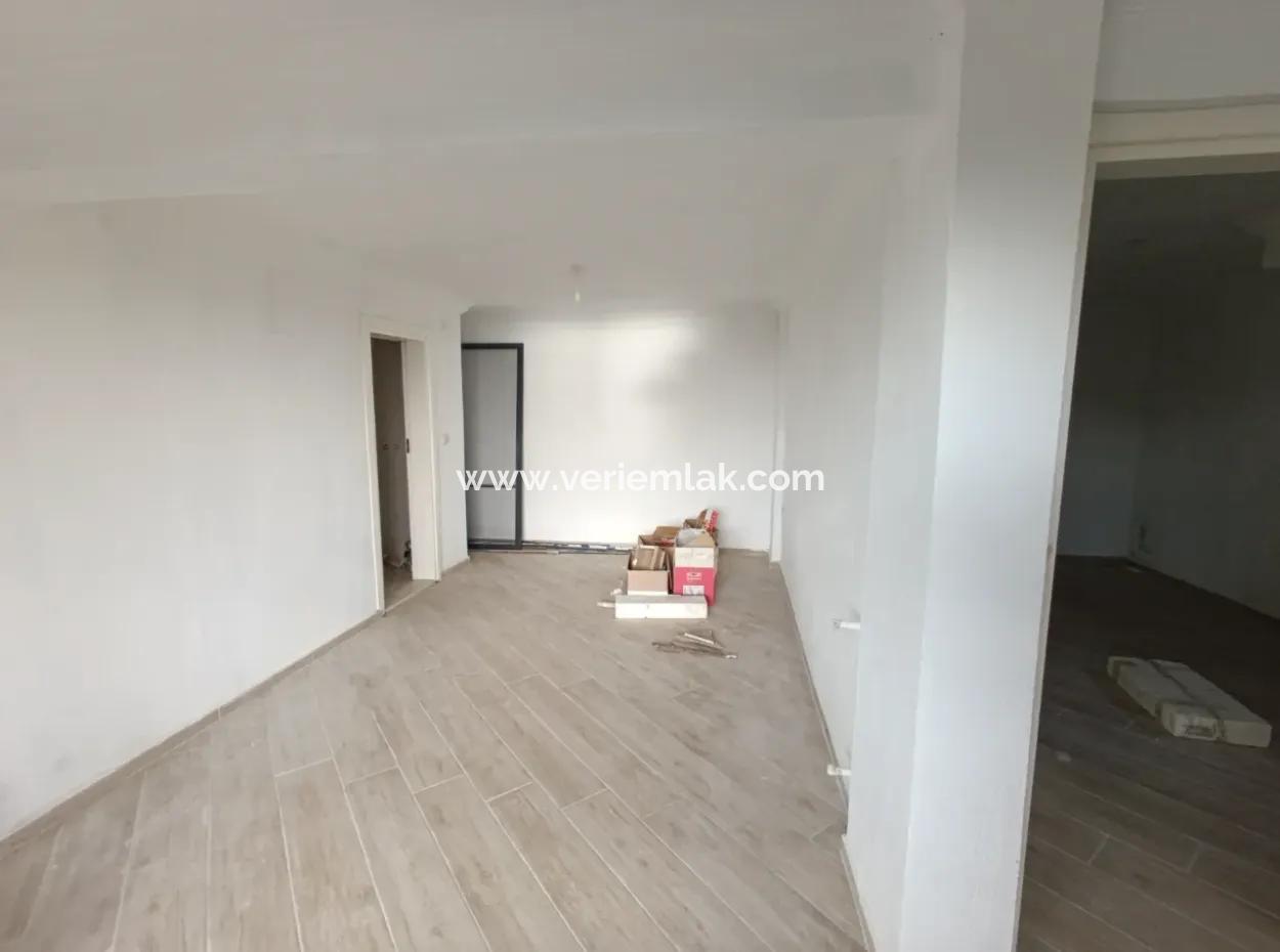 Seferihisar Banksis Sitesi’nde Deniz Manzaralı 4+2 Tripleks Villa