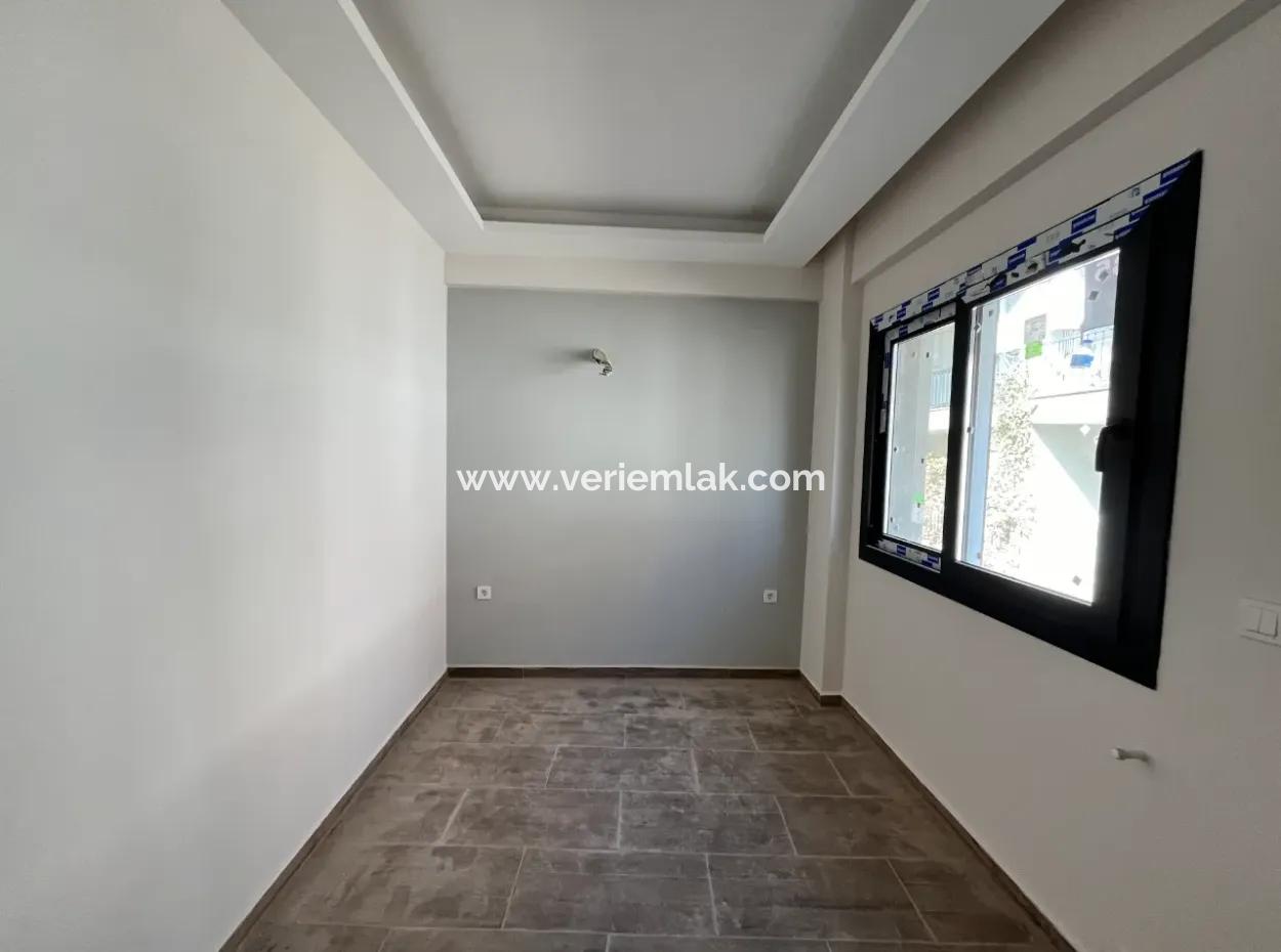 Seferihisar'da Konforlu Ve Modern 1+1 Daire