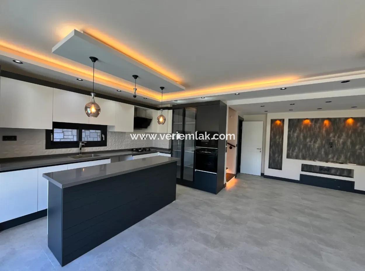 Seferihisar Akarca Bölgesinde Satılık 4 Cepheli, Müstakil Yüzme Havuzlu Lüks Villa