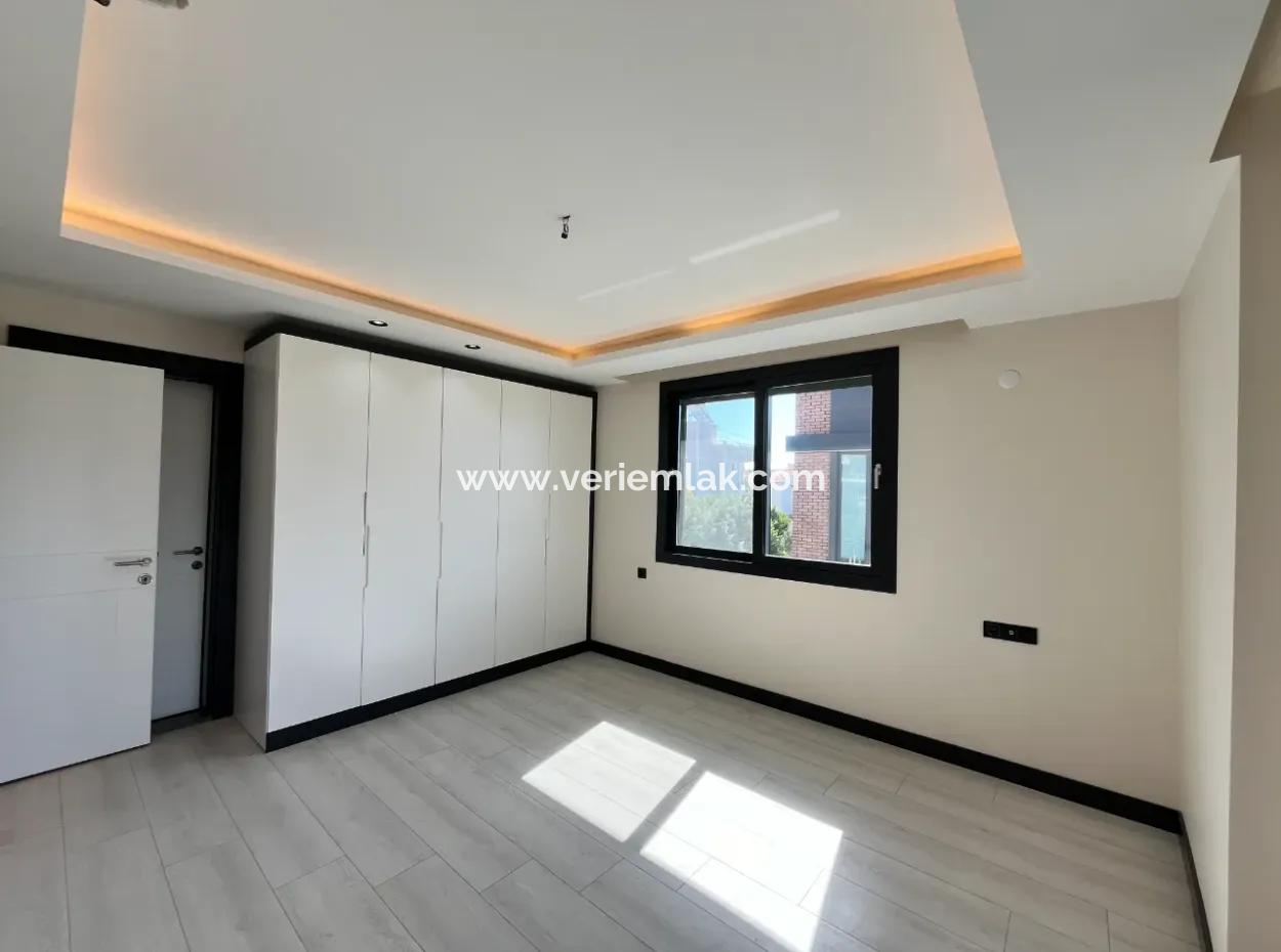 Seferihisar Akarca Bölgesinde Satılık 4 Cepheli, Müstakil Yüzme Havuzlu Lüks Villa