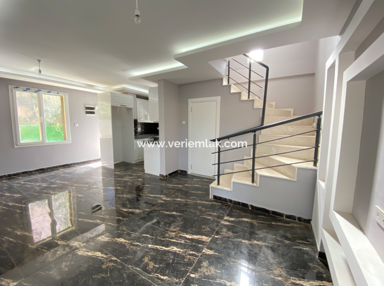 Seferihisar Doğanbey'de Doğa Manzaralı Sıfır Satılık Villa