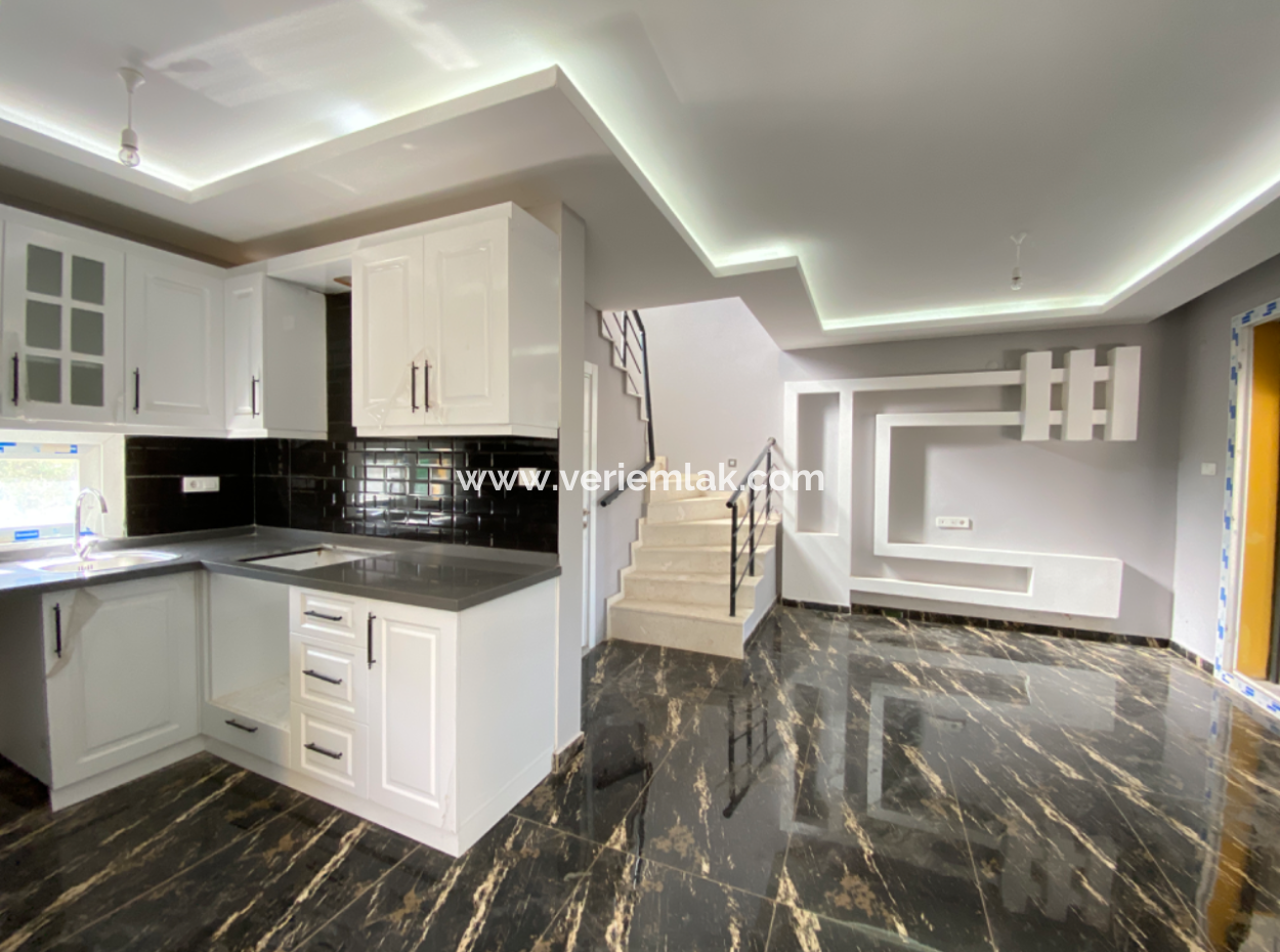 Seferihisar Doğanbey'de Doğa Manzaralı Sıfır Satılık Villa