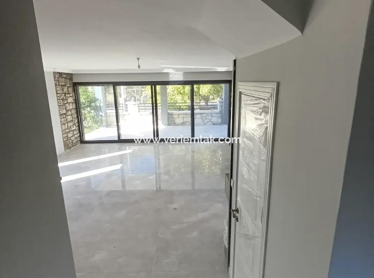 Akarca'nın Prestijli Bölgesinde, Bora Bora Evleri Yakınında Lüks Müstakil 4+1 Villa Sizi Bekliyor!