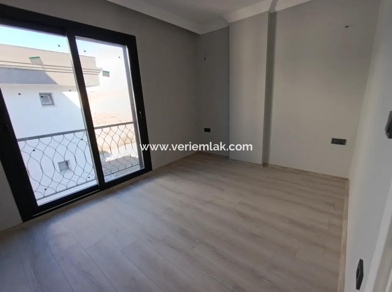 Seferihisar Akarca Bölgesi'nde Havuzlu, Lüks Müstakil 4+1 Villa İle Hayalinizdeki Yaşam Sizi Bekliyor!