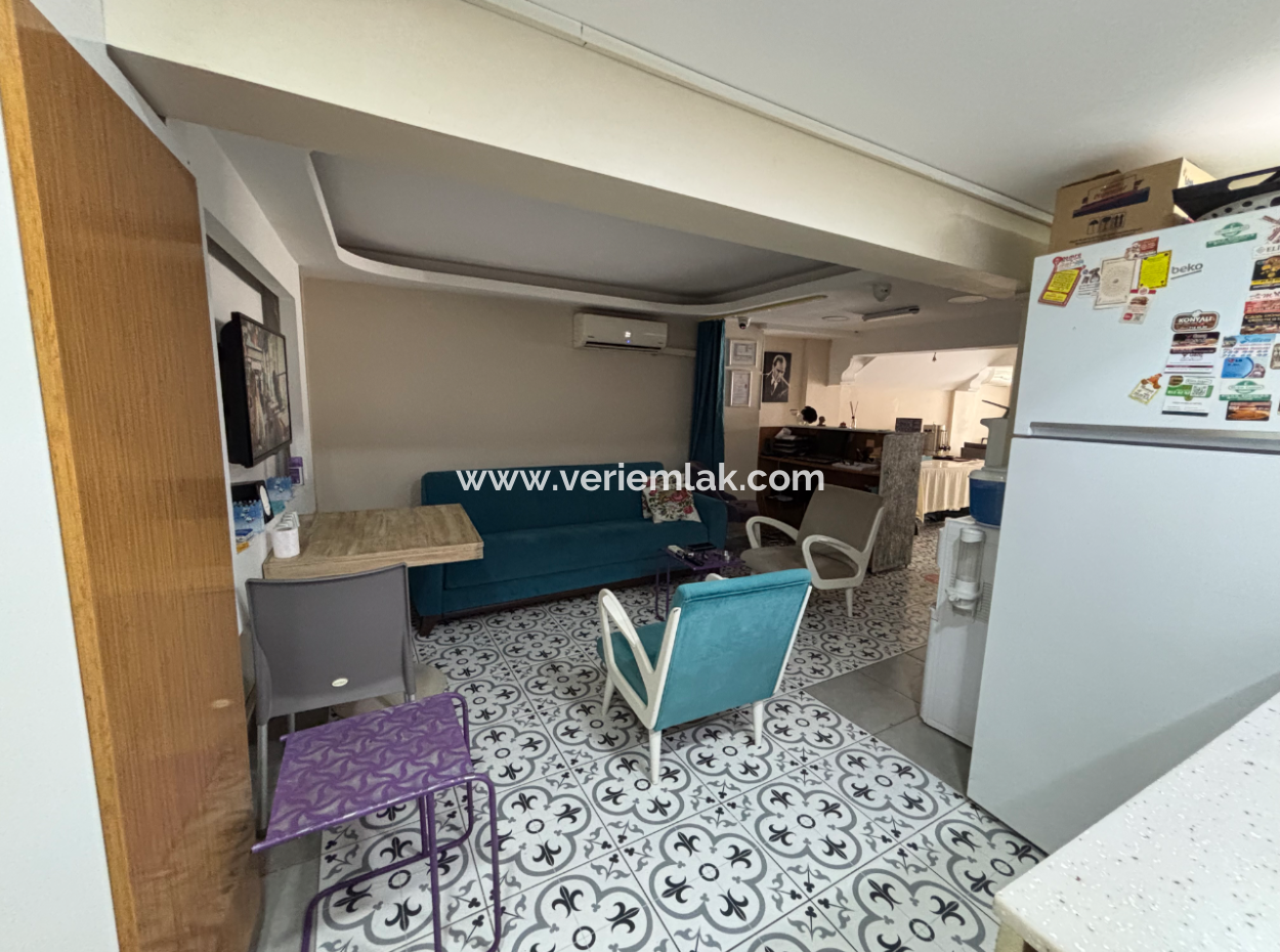 Çeşme Marinada Ruhsatlı 13 Odalı Kiralık Otel