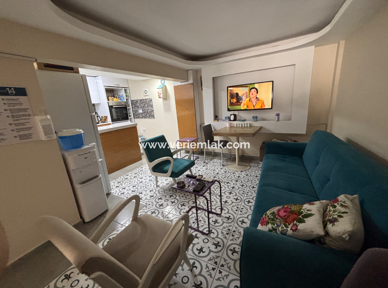 Çeşme Marinada Ruhsatlı 13 Odalı Kiralık Otel