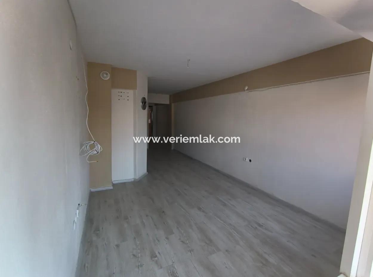 Fırsat İzmir’in Merkezinde İş Merkezlerinin Yoğun Olduğu Bölgede Satılık Ofis / Buro