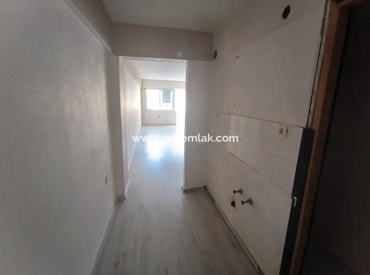 Fırsat İzmir’in Merkezinde İş Merkezlerinin Yoğun Olduğu Bölgede Satılık Ofis / Buro