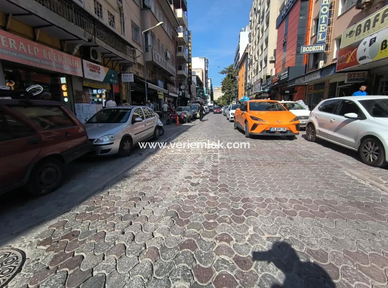 Fırsat İzmir’in Merkezinde İş Merkezlerinin Yoğun Olduğu Bölgede Satılık Ofis / Buro