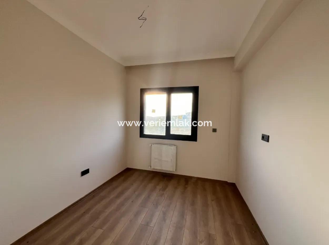 Seferihisar’da 2+1, Ayrı Mutfaklı, Balkonu Ve 3'Lü Ankastre Setli Sıfır Daire!