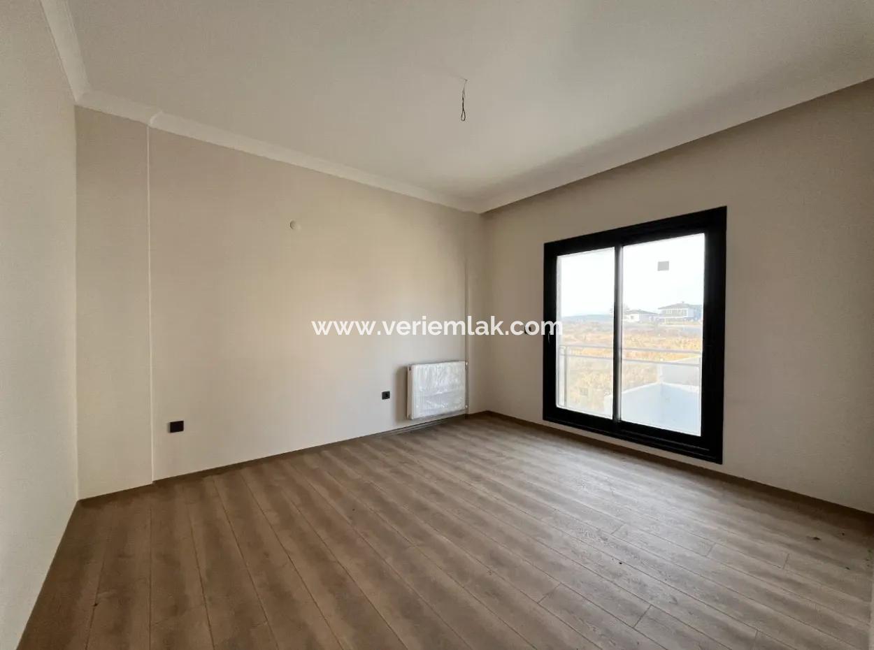 Seferihisar’da 2+1, Ayrı Mutfaklı, Balkonu Ve 3'Lü Ankastre Setli Sıfır Daire!