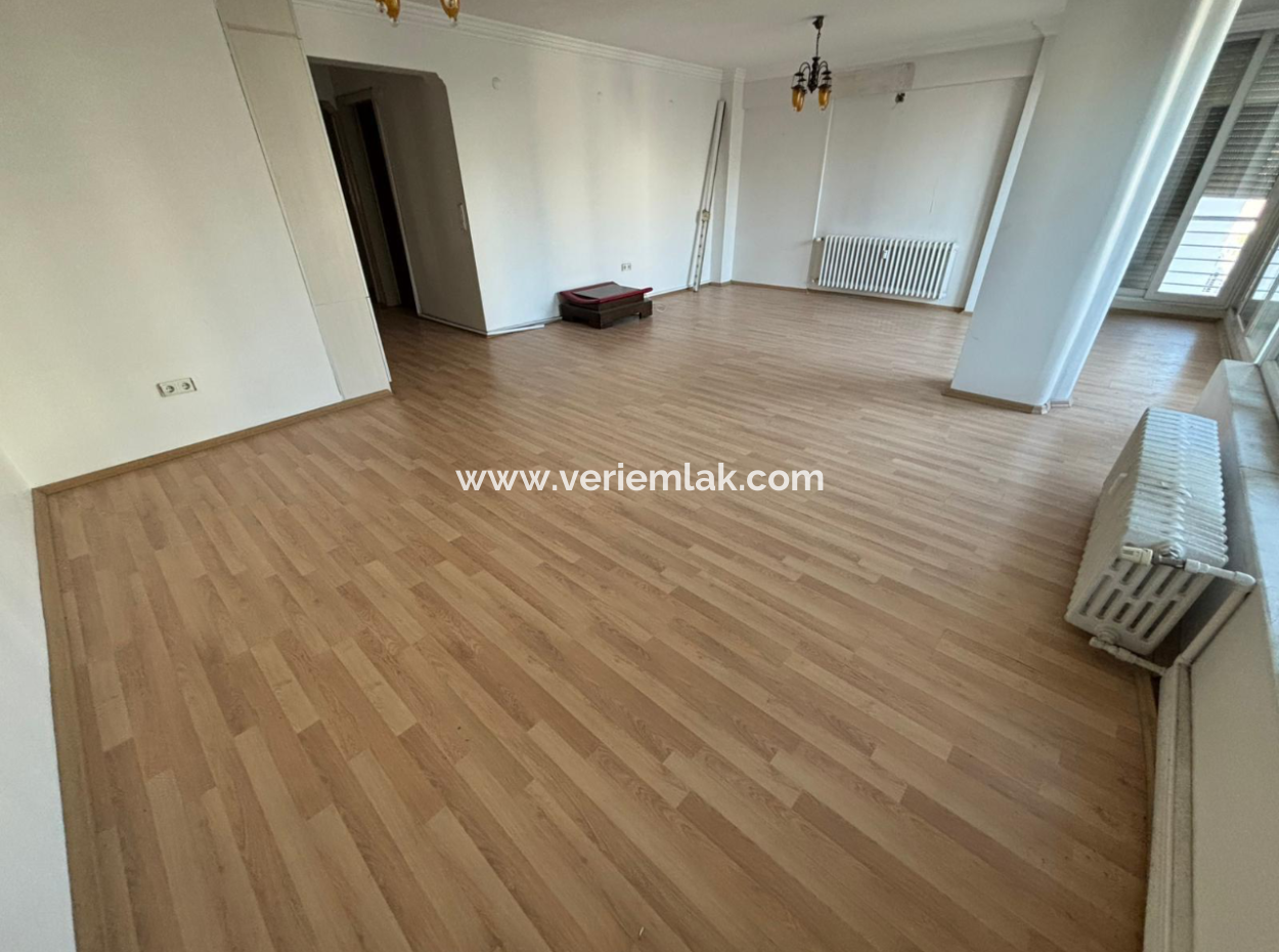 “Alsancak Şair Eşref’te, Hem Merkezi Hem Konforlu! 3+1 Kiralık Daire Şimdi Sizi Bekliyor!”