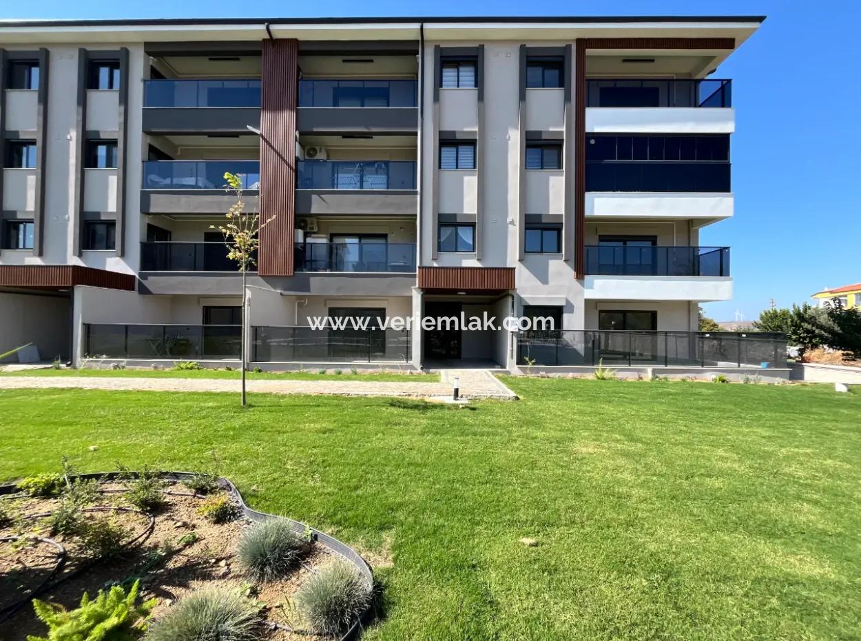 Seferihisar'da Havuzlu Site İçinde Sıfır 3+1 Daire | 140 M² | Ebeveyn Banyosu | Ayrı Mutfak | Manzaralı Teras | Geniş Peyzaj Alanları | Ferah Yaşam