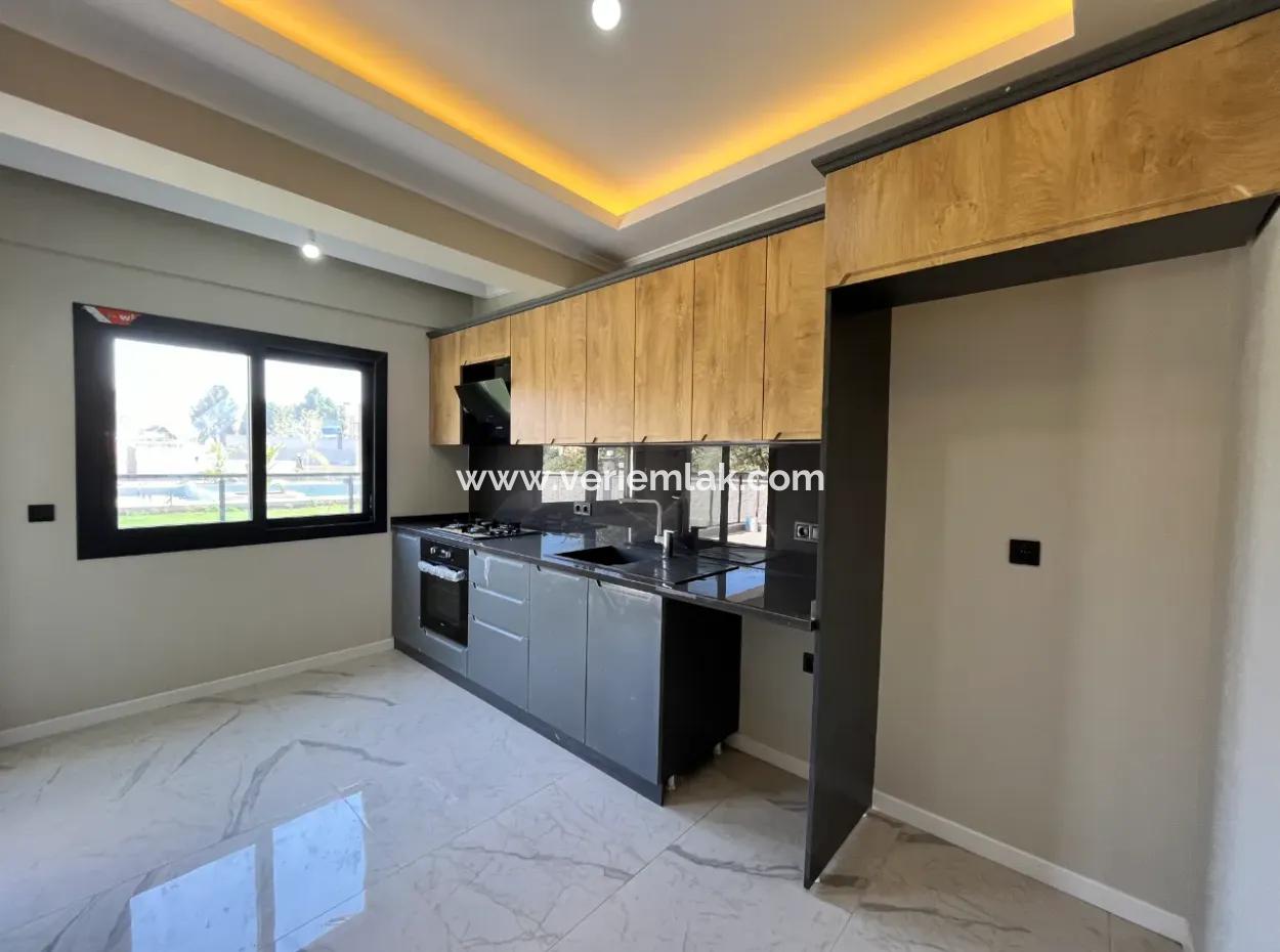 Seferihisar'da Havuzlu Site İçinde Sıfır 3+1 Daire | 140 M² | Ebeveyn Banyosu | Ayrı Mutfak | Manzaralı Teras | Geniş Peyzaj Alanları | Ferah Yaşam