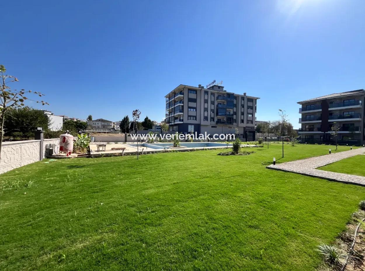 Seferihisar'da Havuzlu Site İçinde Sıfır 3+1 Daire | 140 M² | Ebeveyn Banyosu | Ayrı Mutfak | Manzaralı Teras | Geniş Peyzaj Alanları | Ferah Yaşam