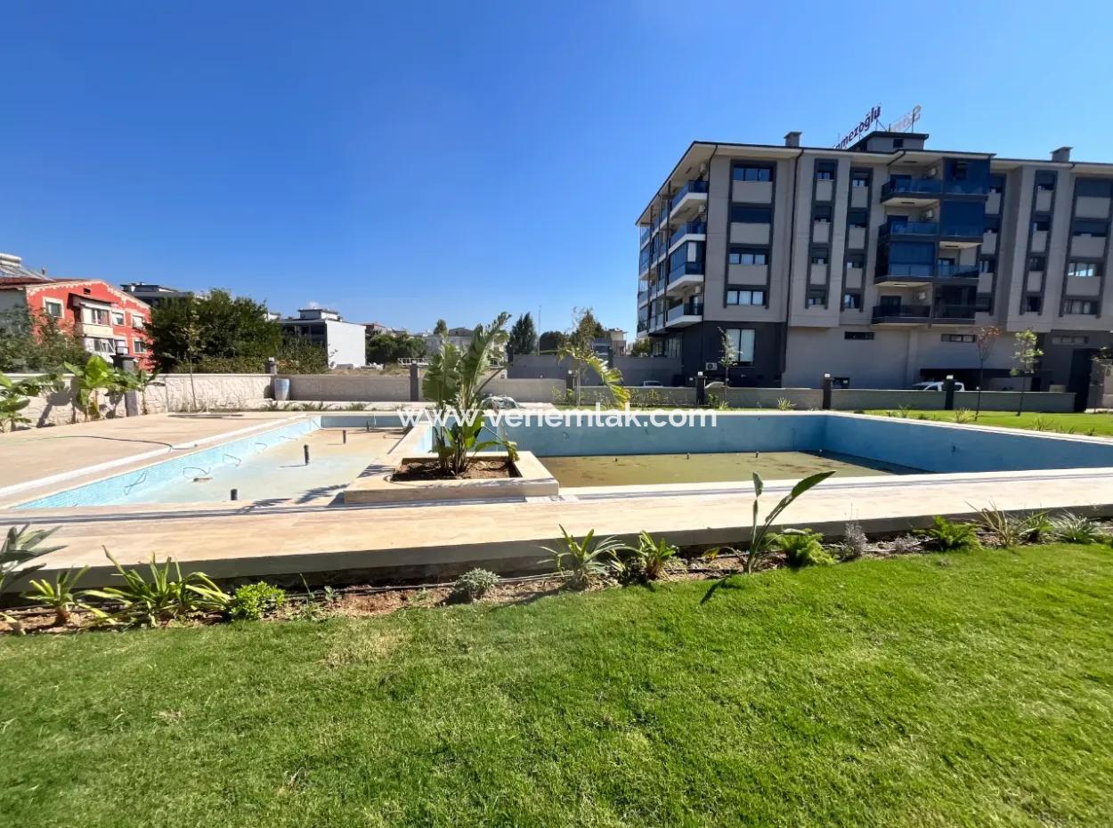 Seferihisar'da Havuzlu Site İçinde Sıfır 3+1 Daire | 140 M² | Ebeveyn Banyosu | Ayrı Mutfak | Manzaralı Teras | Geniş Peyzaj Alanları | Ferah Yaşam