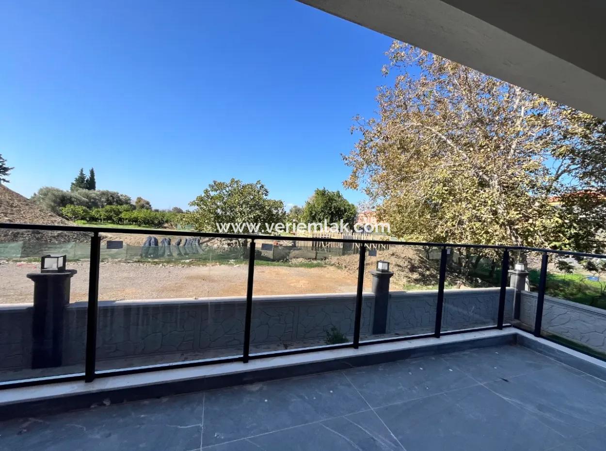 Seferihisar'da Havuzlu Site İçinde Sıfır 3+1 Daire | 140 M² | Ebeveyn Banyosu | Ayrı Mutfak | Manzaralı Teras | Geniş Peyzaj Alanları | Ferah Yaşam