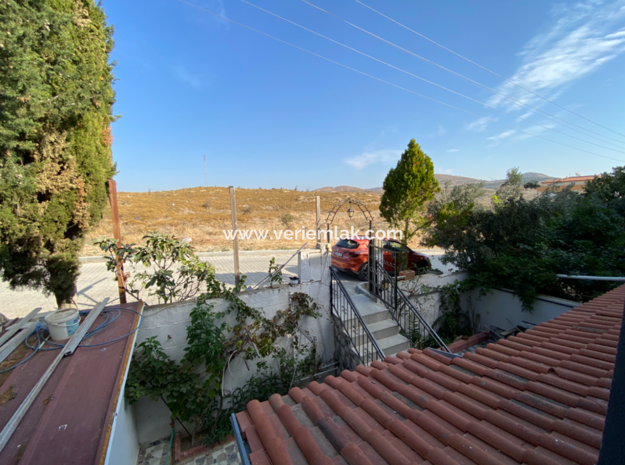 Seferihisar Çolakibrahim Bey Mah. Geniş Bahçeli Satılık Müstakil Villa