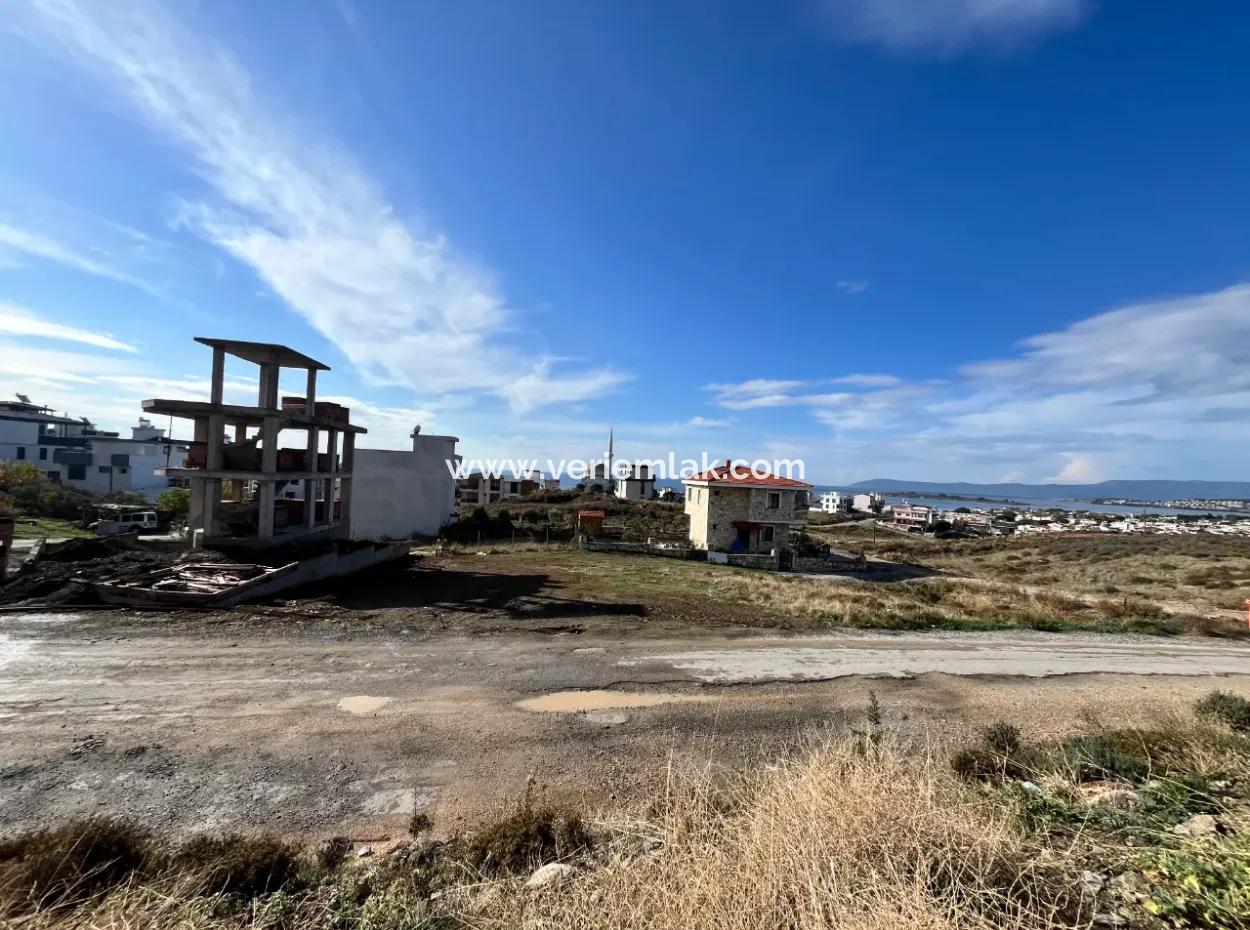 Seferihisar Akarca Tepecik’te Denize Yakın, %20/40 İmarlı 260 M² Arsa!