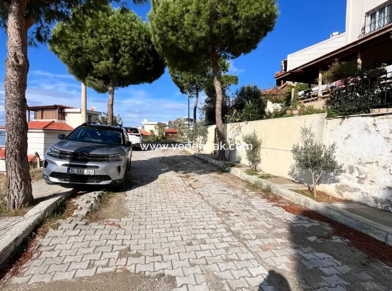 Seferihisar Akarca’da Ana Cadde Üzeri, Denize 117 M Mesafede, 1320 M² İmarlı Emsalsiz Arsa!