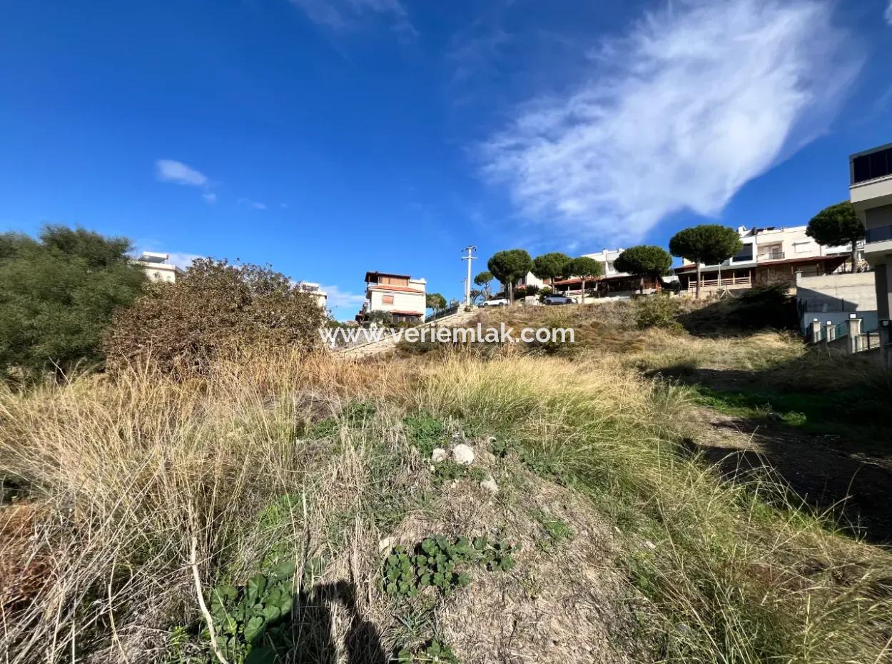 Seferihisar Akarca’da Ana Cadde Üzeri, Denize 117 M Mesafede, 1320 M² İmarlı Emsalsiz Arsa!