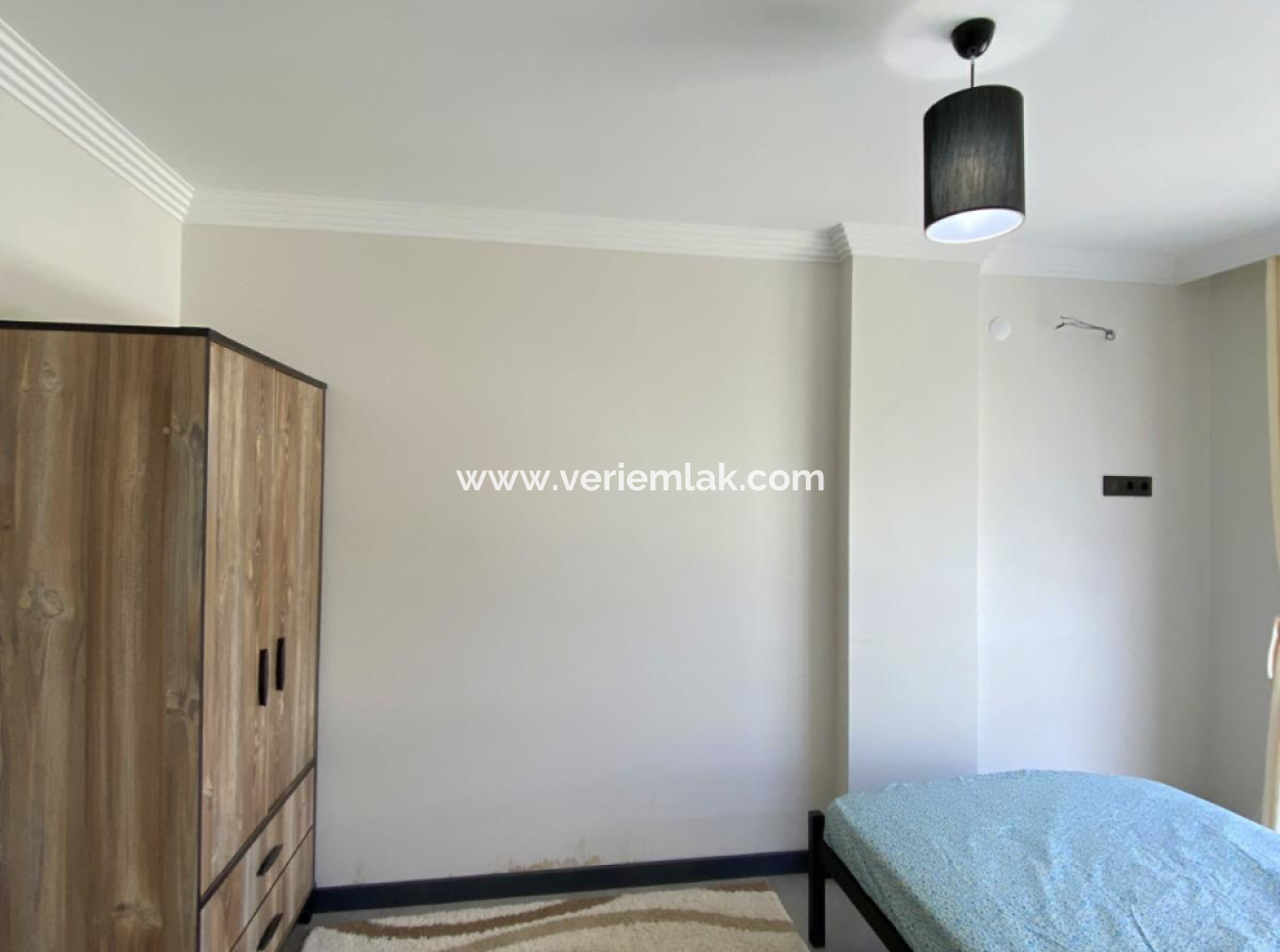 Seferihisar Camikebir Mahallesi Gözsüzler Caddesi'nde Havuzlu Site İçerisinde Eşyalı Kiralık 1+1 Daire
