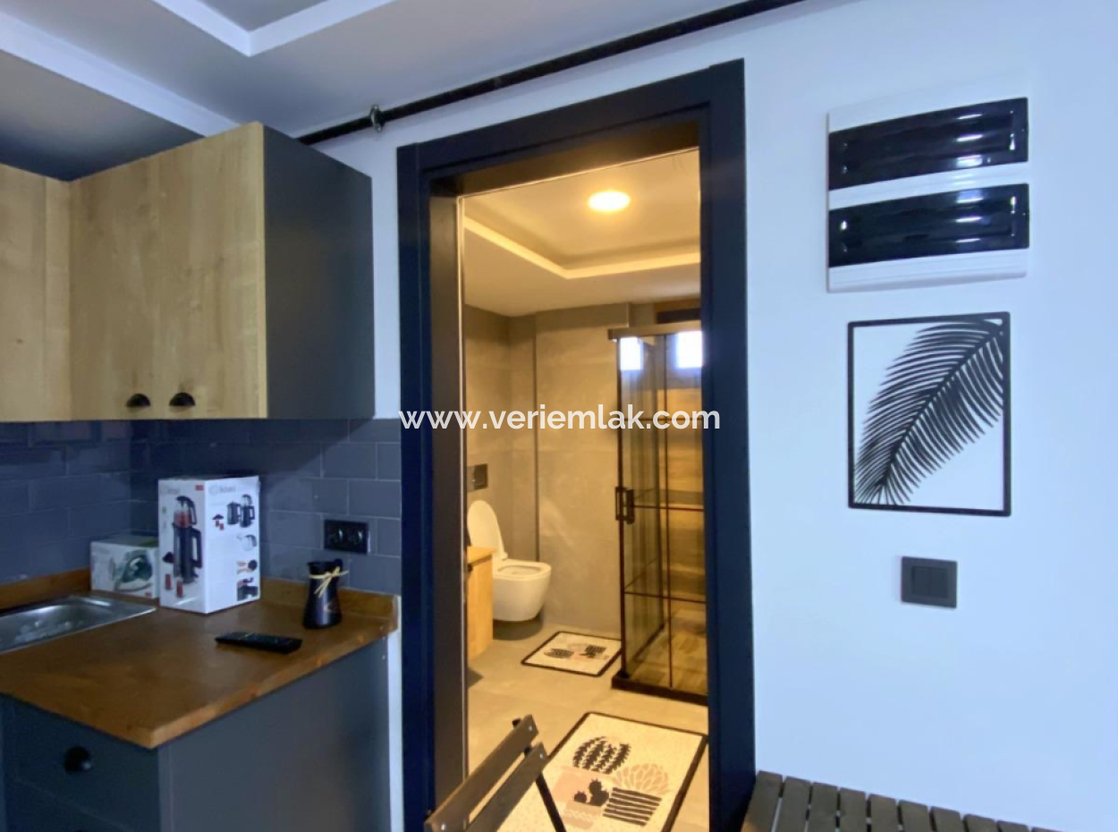 Seferihisar Camikebir Mahallesi Gözsüzler Caddesi'nde Havuzlu Site İçerisinde Eşyalı Kiralık 1+1 Daire