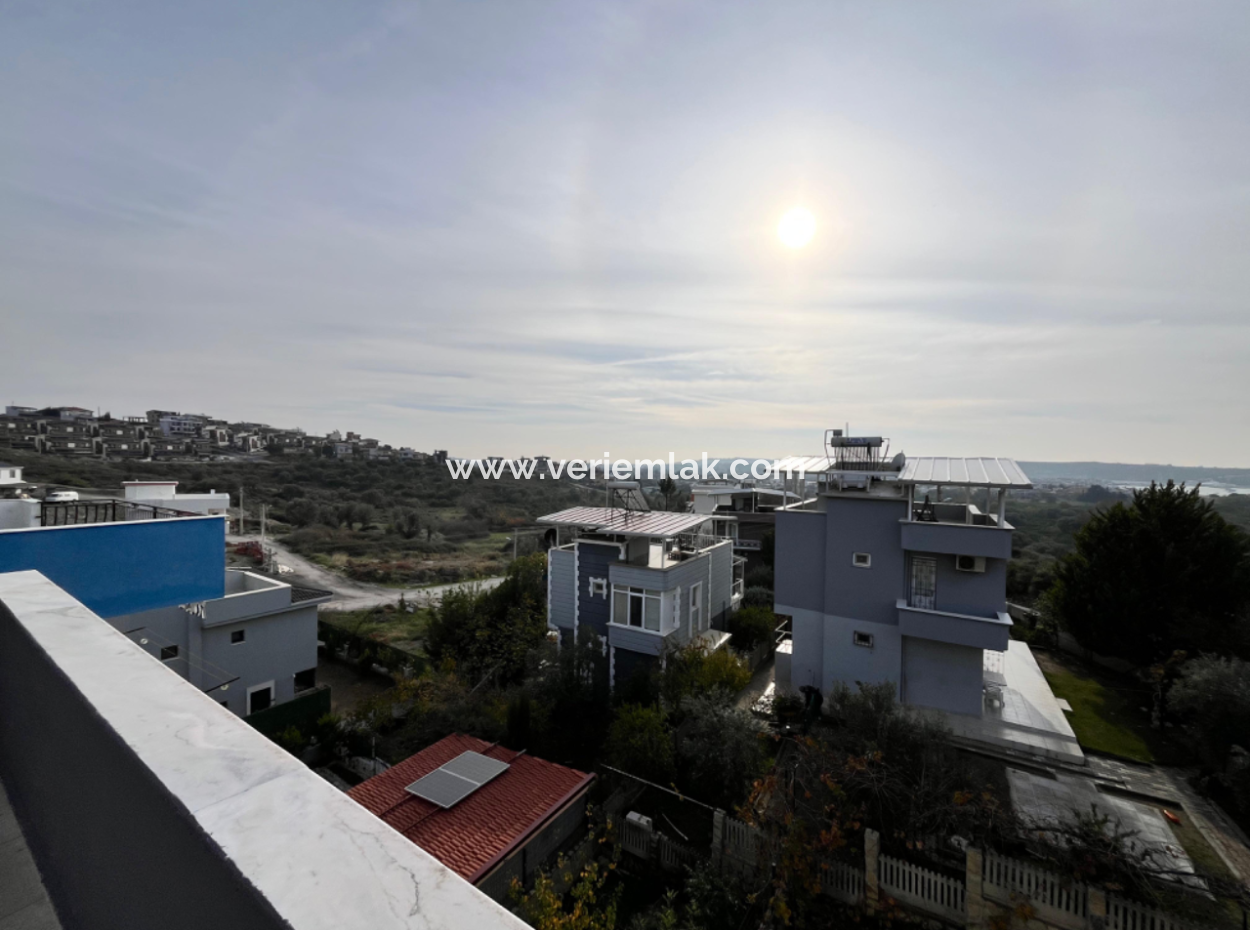 Seferihisar Sığacık Girlen Mevkinde Geniş Bahçeli Satılık 4+1 Müstakil Villa