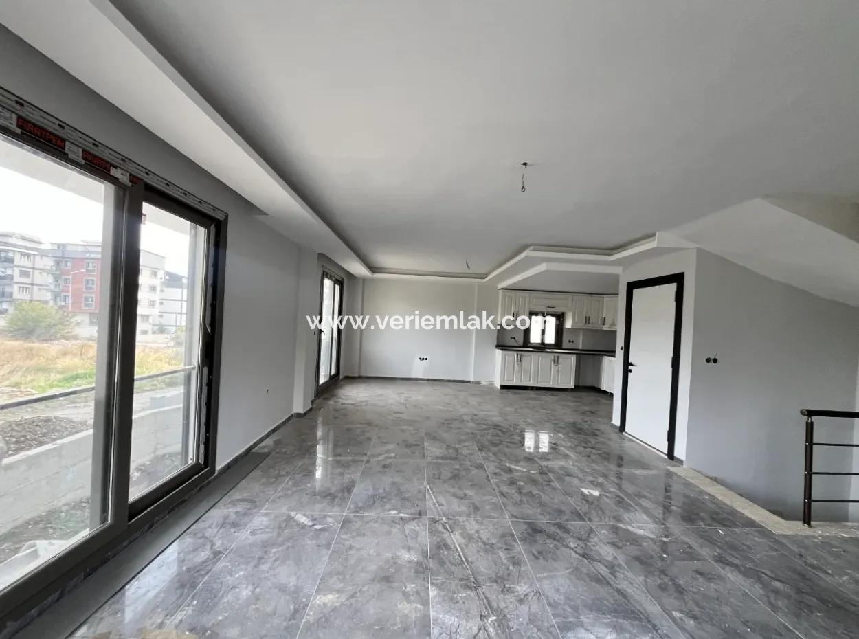 Seferihisar Gözsüzler’de Köşe Parsel 4+2 Lüks Villa!