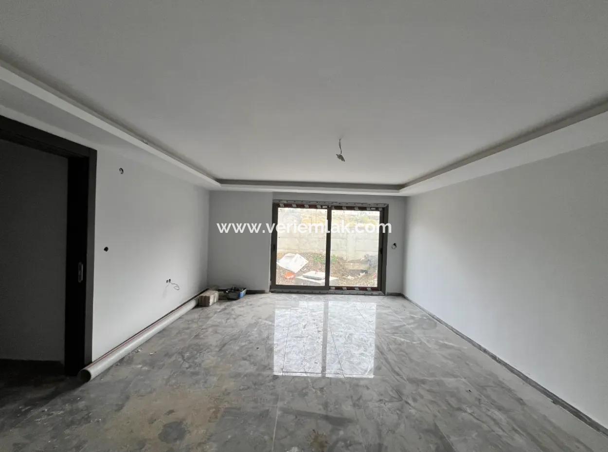 Seferihisar Gözsüzler’de Köşe Parsel 4+2 Lüks Villa!