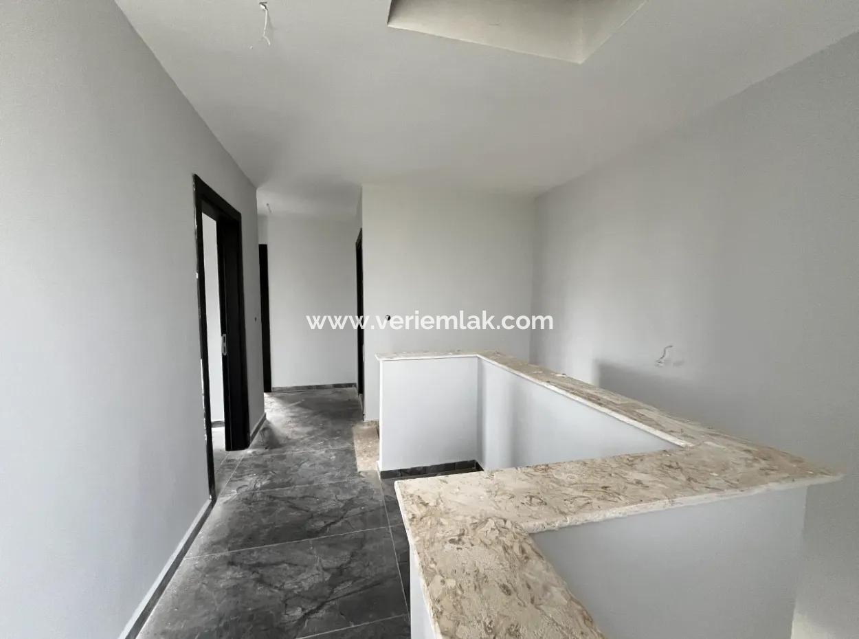 Seferihisar Gözsüzler’de Köşe Parsel 4+2 Lüks Villa!