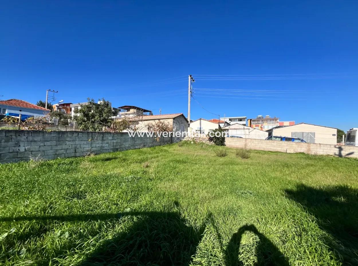 Urla Bademler Köyü'nde Satılık 1000 M² Köyiçi İmarlı Arsa!