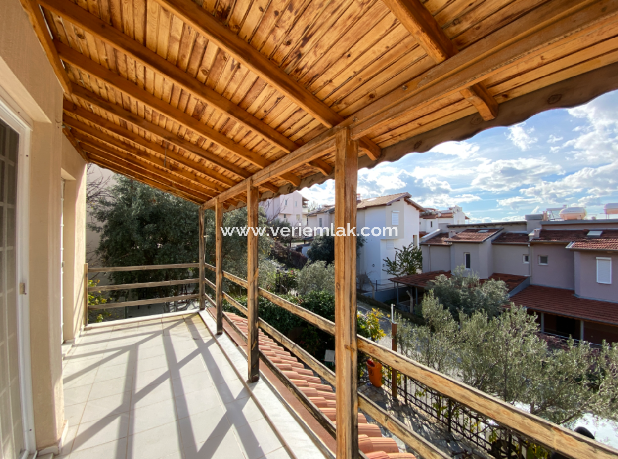 Seferihisar Doğanbey Doğa Sitesinde Yaşama Hazır Satılık 4+1 Villa