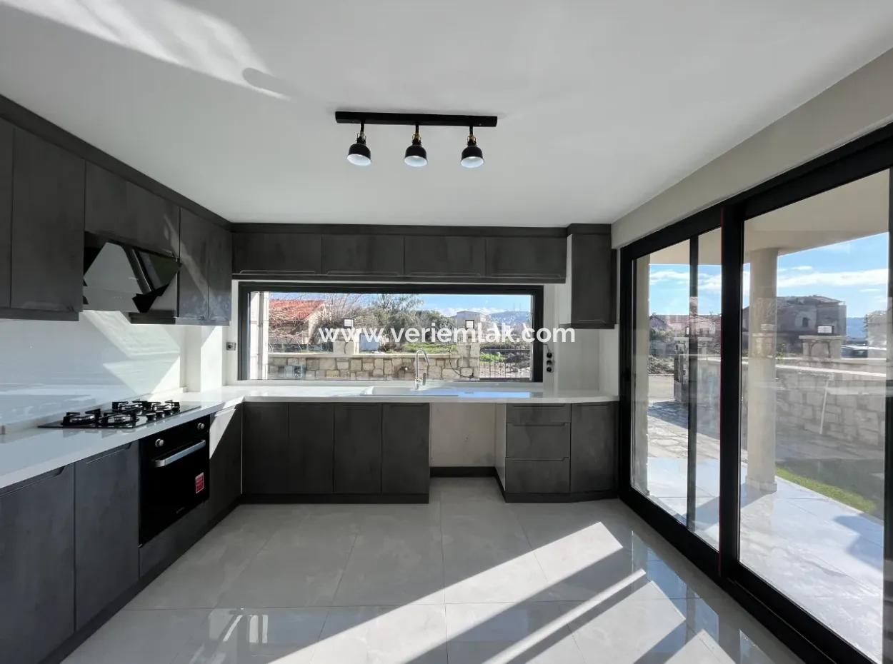 Denize Komşu Taş Villa İle Hayallerinizi Gerçekleştirin