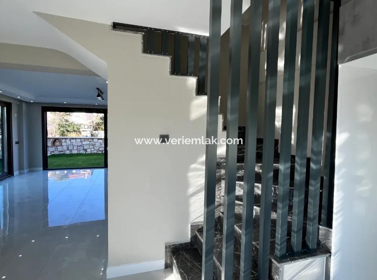 Denize Komşu Taş Villa İle Hayallerinizi Gerçekleştirin