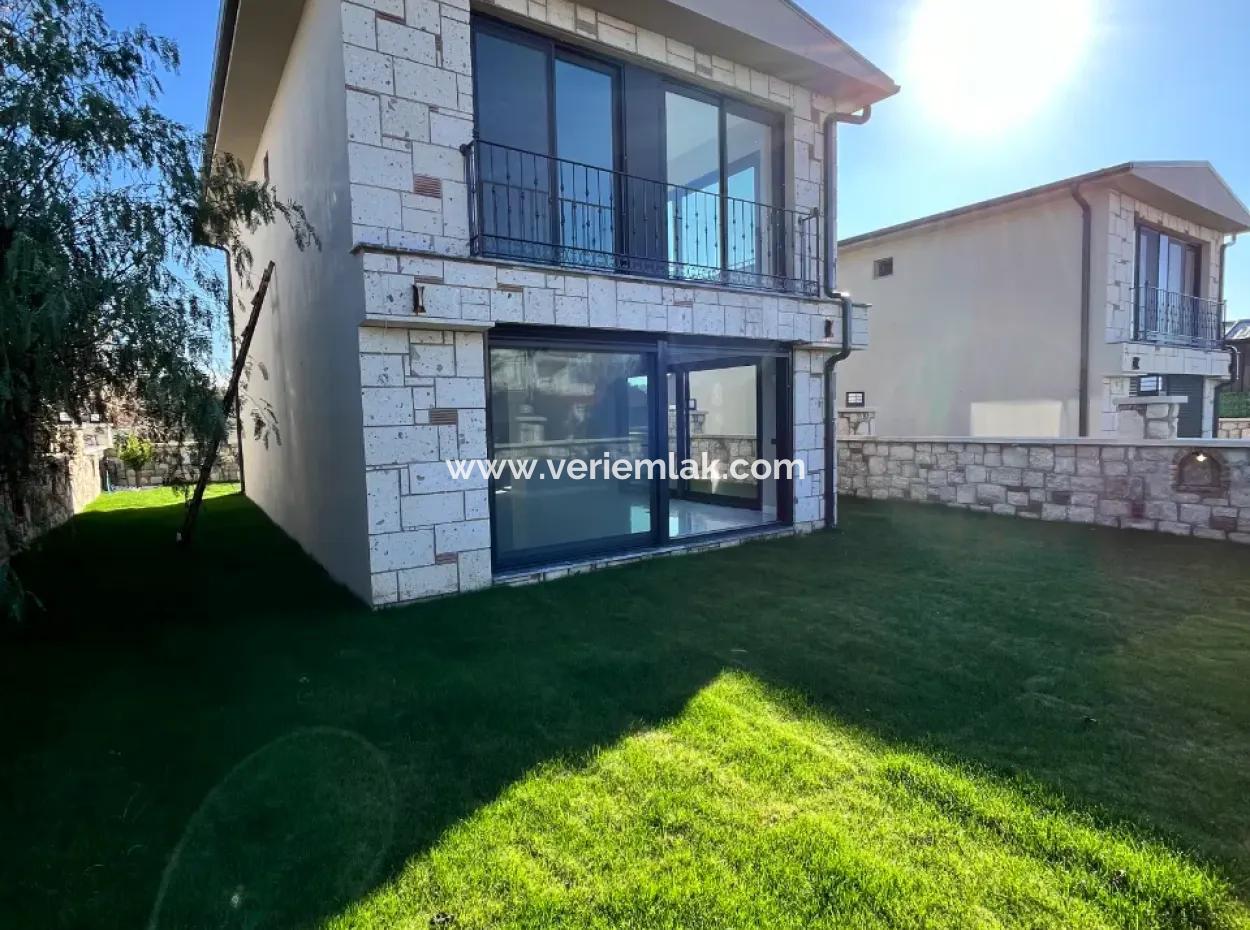 Denize Komşu Taş Villa İle Hayallerinizi Gerçekleştirin