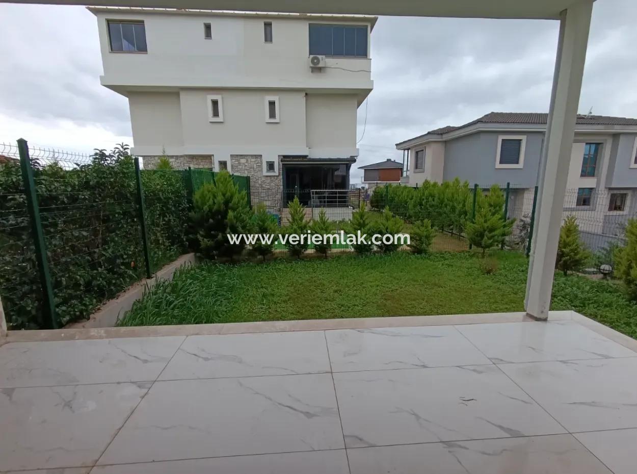 Seferihisar Akarca’da Deniz Manzaralı Şömineli Villa!