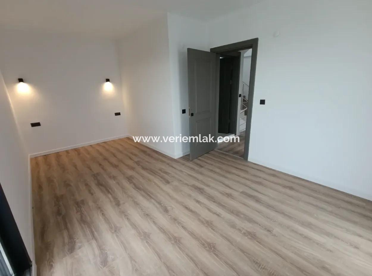 Akarca'da Denize 70 Adım Mesafede 4+1 Köşe Parsel Sıfır Villa