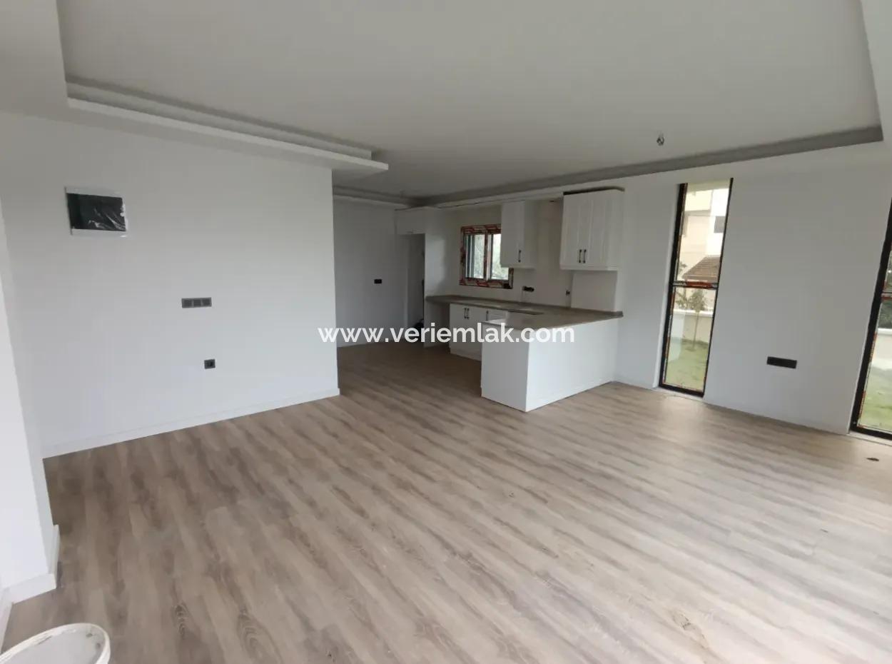 Akarca'da Denize 70 Adım Mesafede 4+1 Köşe Parsel Sıfır Villa