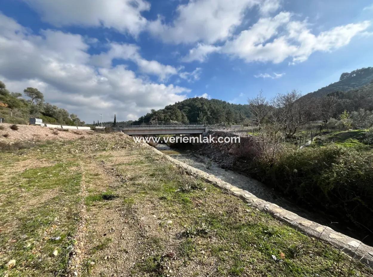 Seferihisar Kavakdere’de 1800 M² Arsa İçinde Taş Ev Ve Zeytinlik