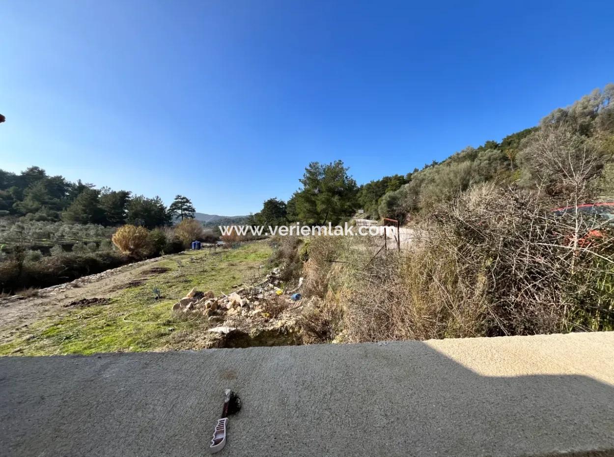 Seferihisar Kavakdere’de 1800 M² Arsa İçinde Taş Ev Ve Zeytinlik