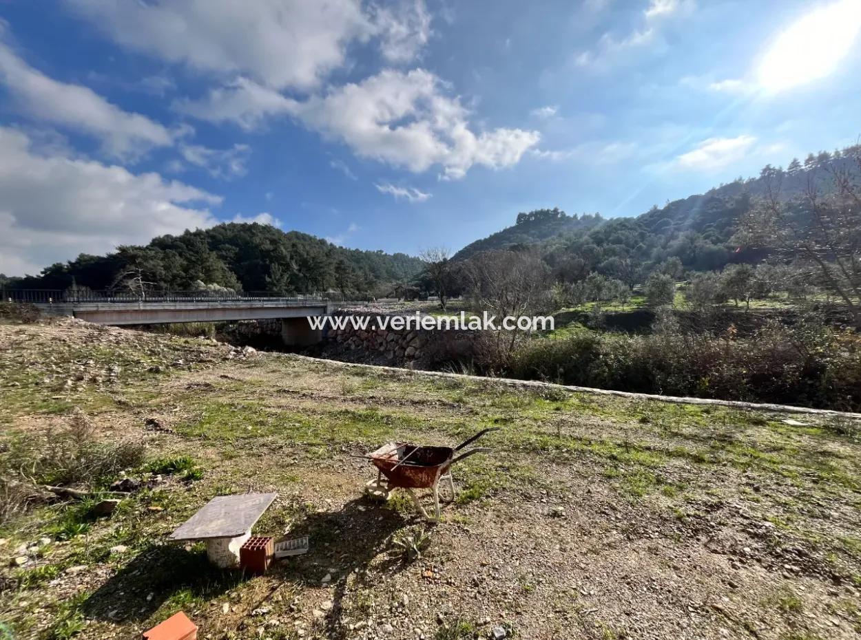 Seferihisar Kavakdere’de 1800 M² Arsa İçinde Taş Ev Ve Zeytinlik