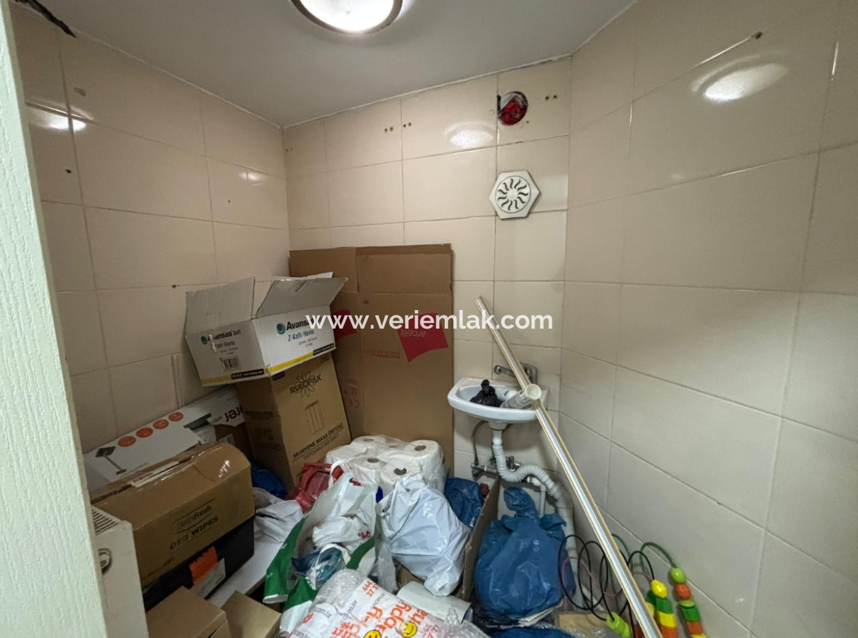 Alsancak’ta Sevinç Pastanesine Komşu Köşe Konumda Prestijli İşyeri!