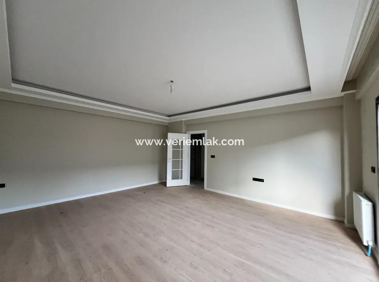 Seferihisar Camikebir Mahallesinde Bahçeli, Havuzlu Ve Güvenlikli Sitede 3+1 Ara Kat Ferah Daire!