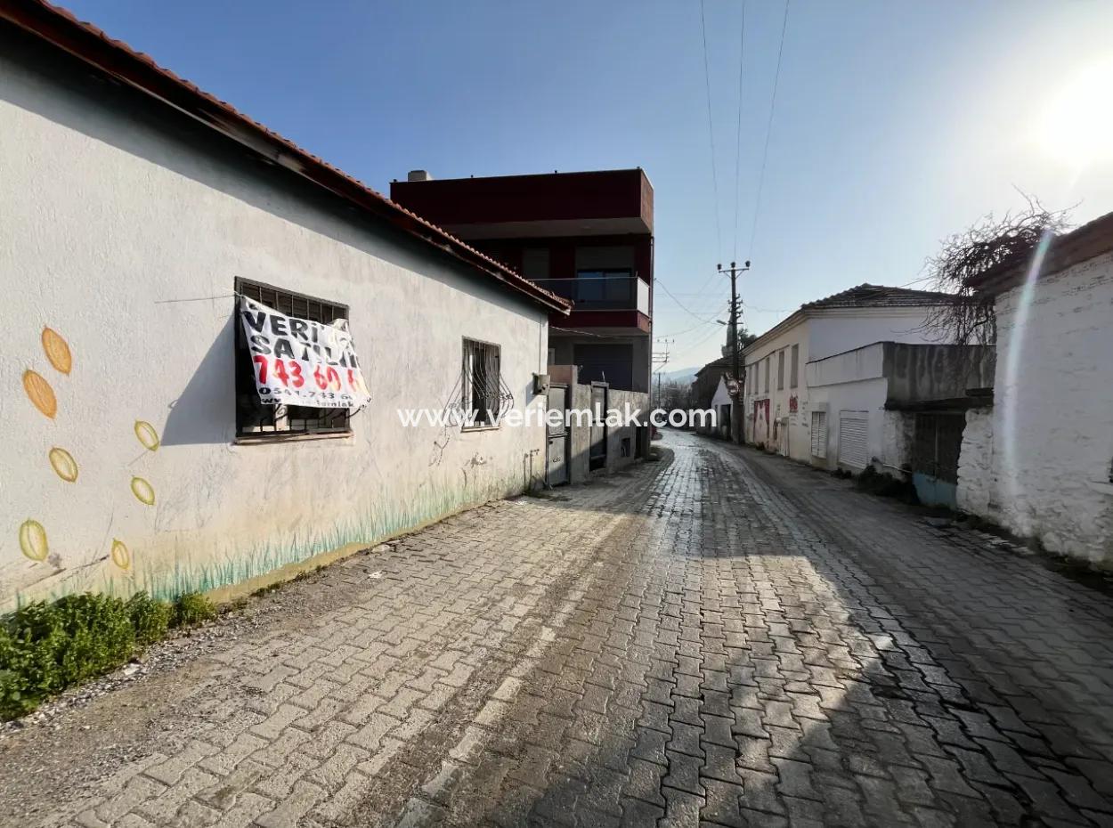 Seferihisar Ulamış’ta Huzurlu Köy Evi – Doğayla İç İçe Bir Yaşam