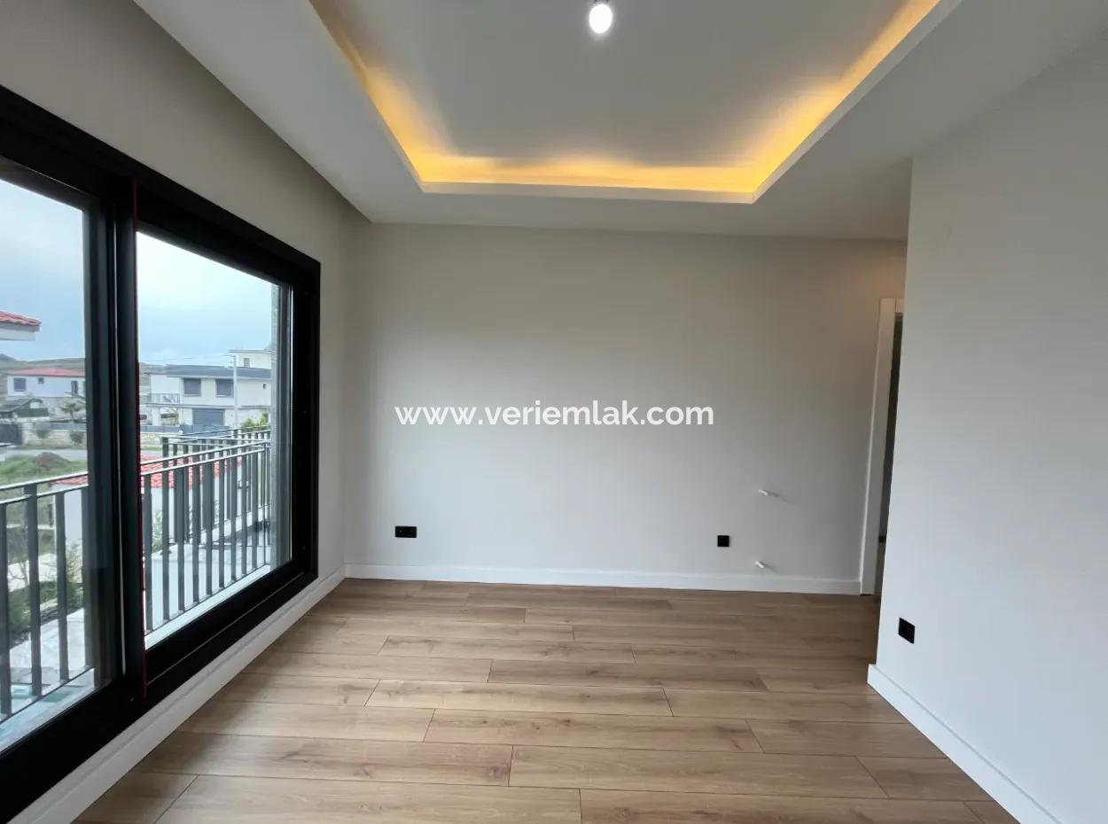 Seferihisar Hıdırlık’ta Müstakil, Havuzlu, Konforlu Yaşam