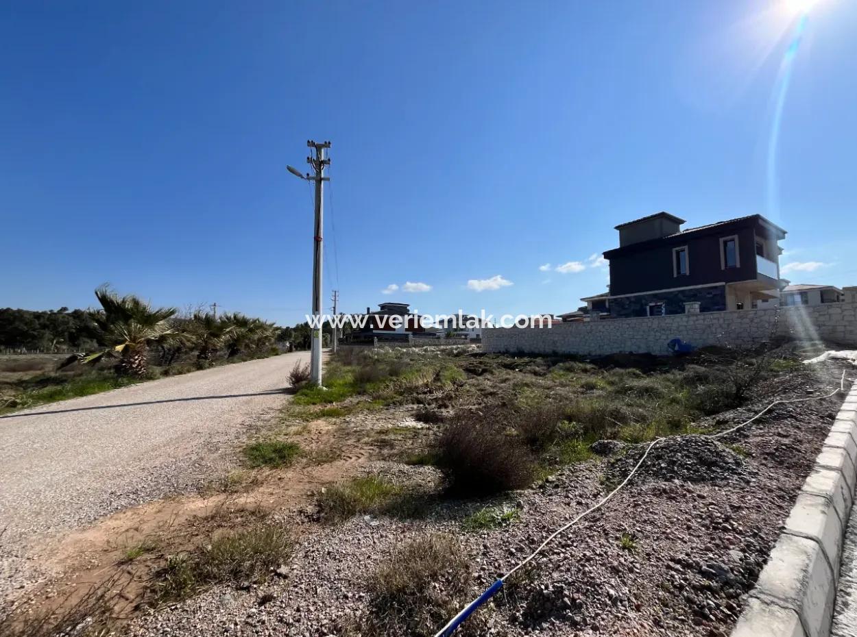 Seferihisar Düzce Mahallesi'nde Köşe Konumlu, Yeşil Alan Cepheli 474 M² Villa İmarlı Arsa