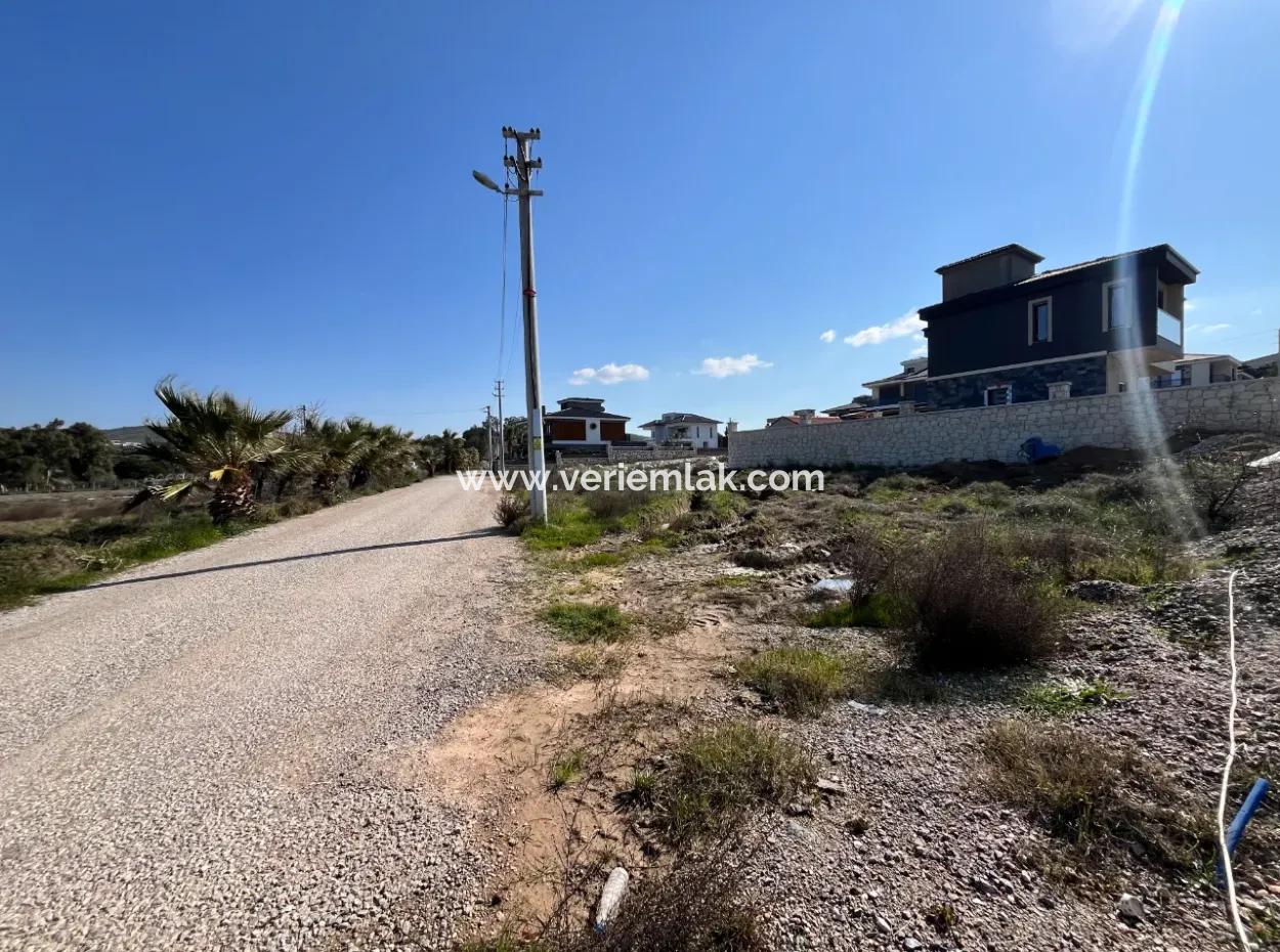 Seferihisar Düzce Mahallesi'nde Köşe Konumlu, Yeşil Alan Cepheli 474 M² Villa İmarlı Arsa