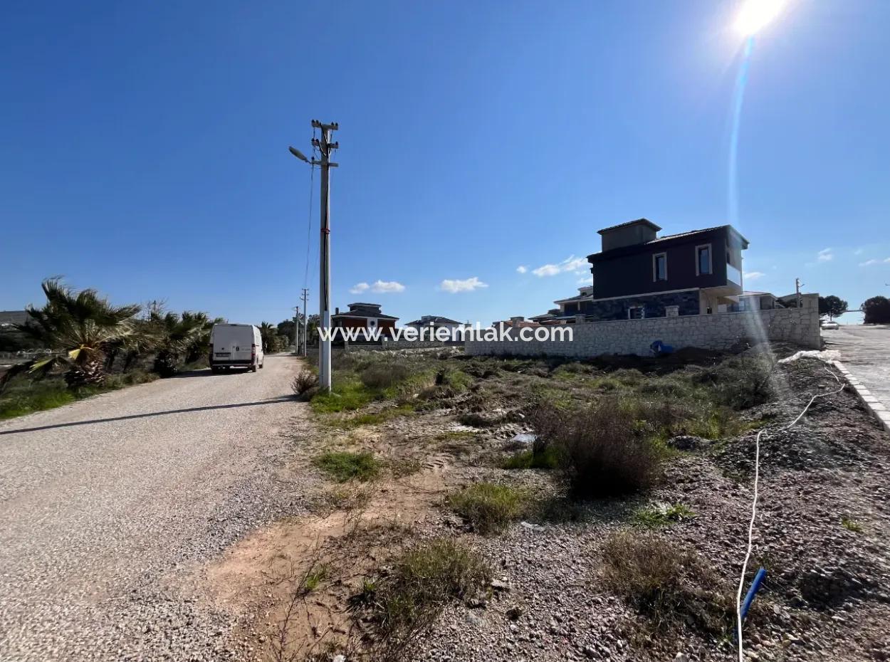 Seferihisar Düzce Mahallesi'nde Köşe Konumlu, Yeşil Alan Cepheli 474 M² Villa İmarlı Arsa