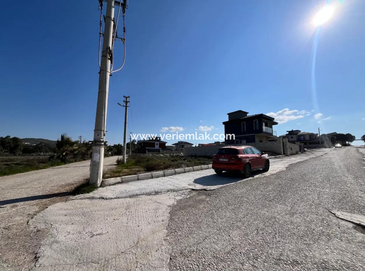 Seferihisar Düzce Mahallesi'nde Köşe Konumlu, Yeşil Alan Cepheli 474 M² Villa İmarlı Arsa